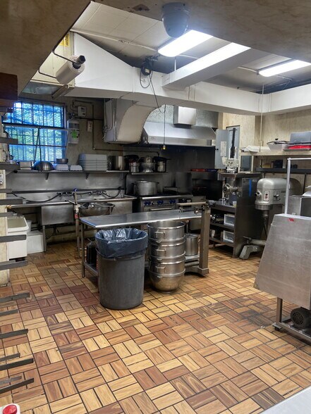 More Photos Of 3812-3824 E Tremont Ave, Bronx Storefront For Lease