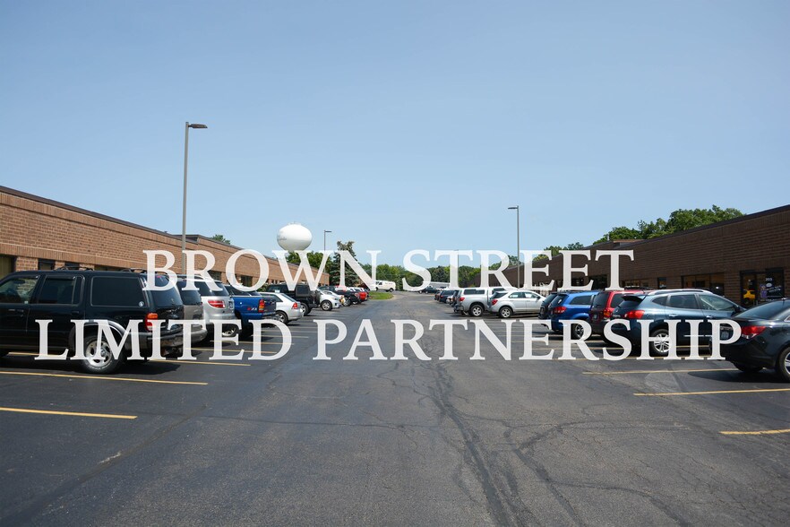 More Photos Of 1000 Brown St, Wauconda Warehouse For Lease