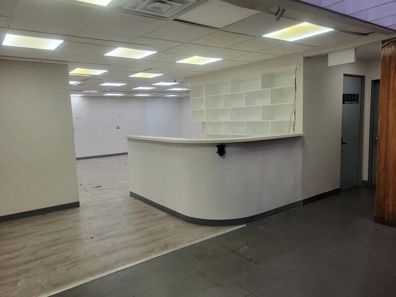 More Photos Of 13617 38th Ave, Flushing Storefront Retail Office For Lease