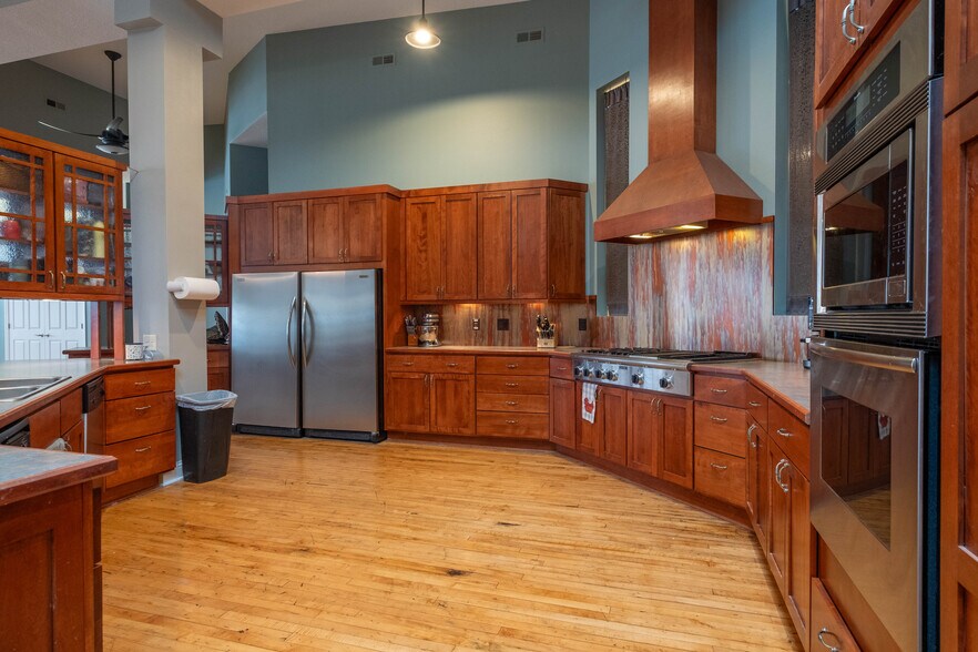 More Photos Of 218 E Main St, Marshalltown Storefront Retail Residential For Sale