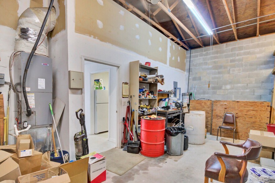 More Photos Of 1950 Belgrade Ave, Charleston Office For Lease