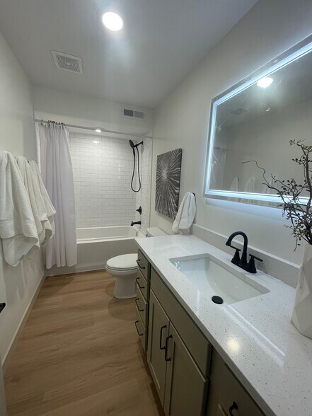 More Photos Of 814 6th St SE, Minneapolis Apartments For Sale