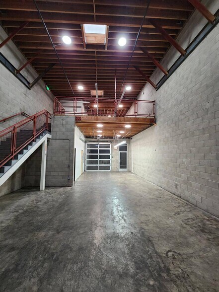 More Photos Of 334-336 W 33rd St, Los Angeles Industrial For Sale
