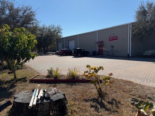 More Photos Of 4006 W Cayuga, Tampa Warehouse For Sale
