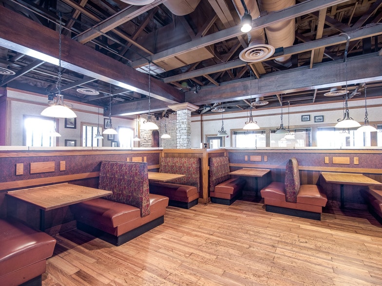 More Photos Of 341 Rockwood Rd, Arden Restaurant For Lease