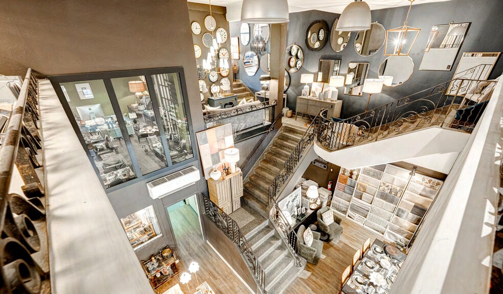 More Photos Of 2470-2472 Rue Notre-Dame O, Montréal Storefront Retail Residential For Lease