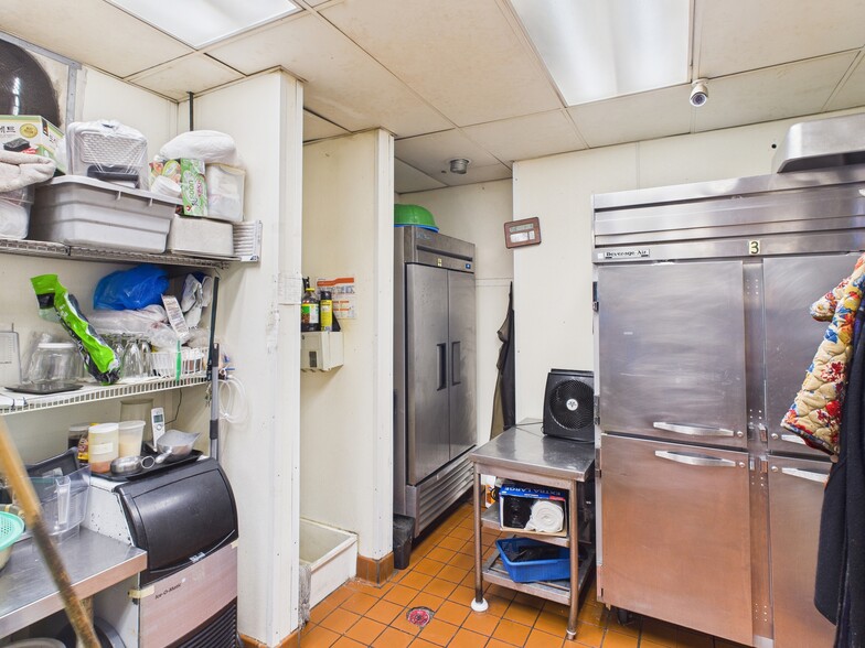 More Photos Of 4203 Lawrence Ave, Chicago Sports And Entertainment For Sale