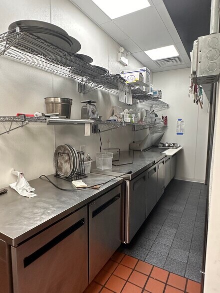More Photos Of 6764 W Forest Preserve Dr, Harwood Heights Restaurant For Lease