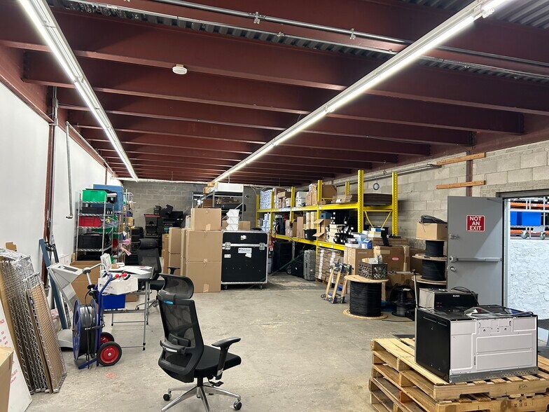 More Photos Of 252 Indian Head Rd, Kings Park Warehouse For Lease