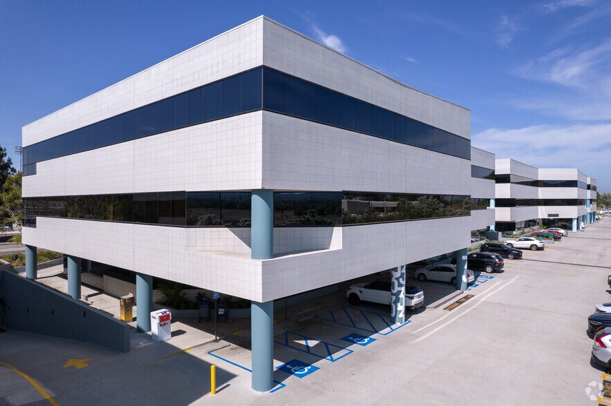 More Photos Of 6345 Balboa Blvd, Encino Unknown For Lease