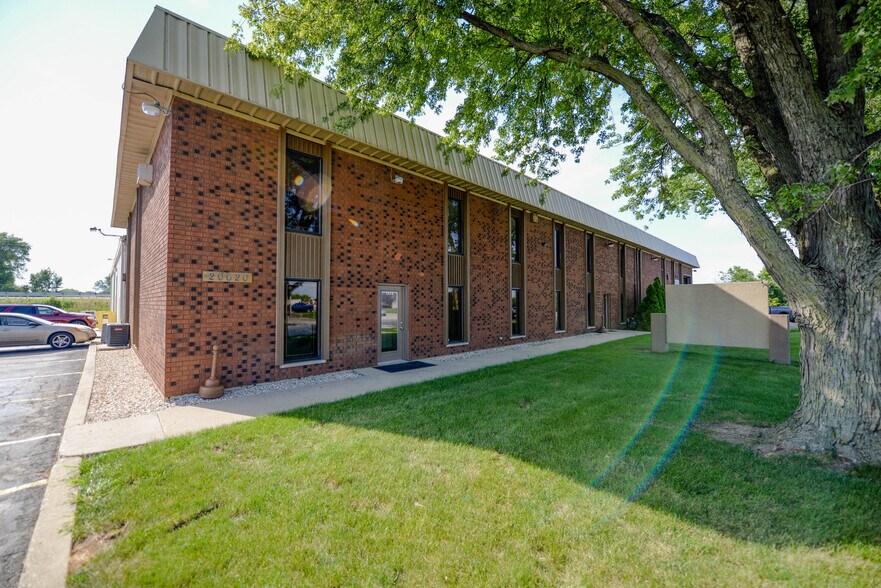 More Photos Of 20620 Burl Ct, Joliet Warehouse For Lease