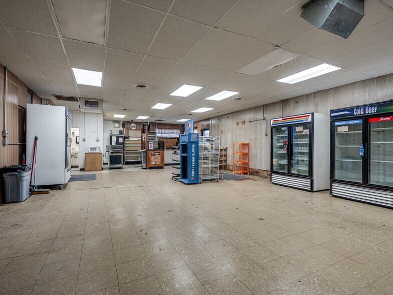 More Photos Of 200 N Broadway Ave, Geary Convenience Store For Sale
