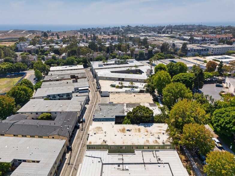 More Photos Of 7736 Paseo del Rey, Venice Apartments For Sale