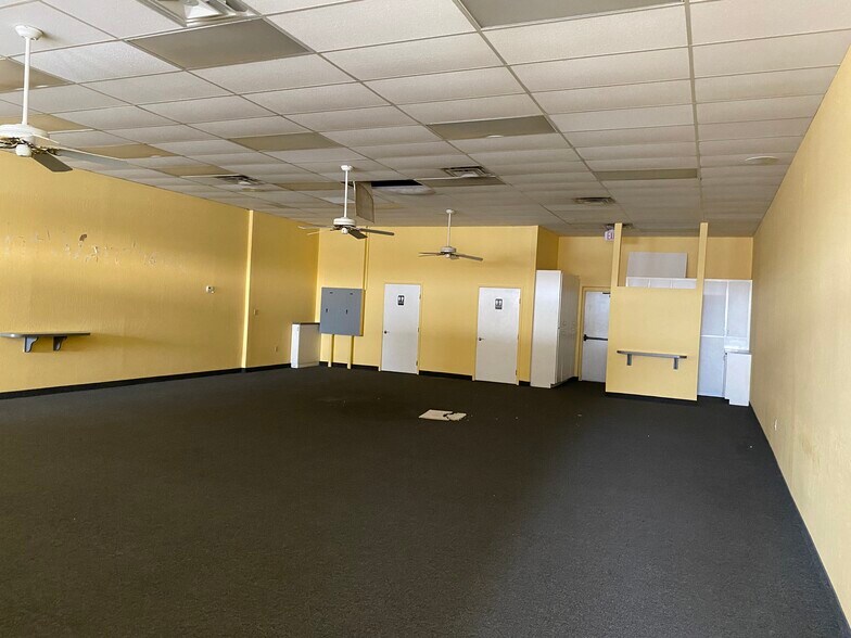 More Photos Of 5036 W Cactus Rd, Glendale Unknown For Lease