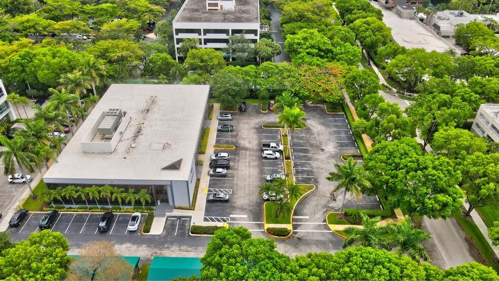 More Photos Of 2201 NW Corporate Blvd, Boca Raton Medical For Lease