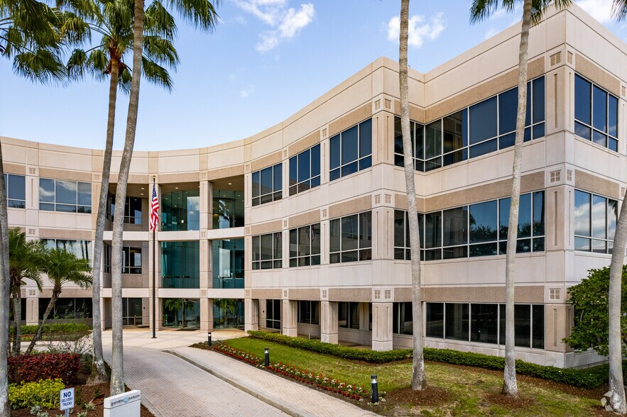 More Photos Of 15550 Lightwave Dr, Clearwater Office For Lease