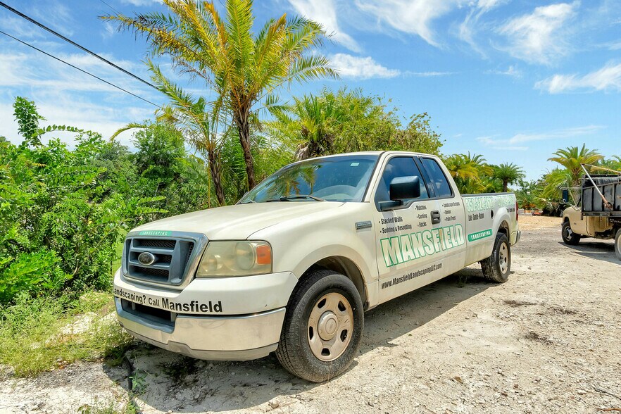 More Photos Of 8440 County Road 48, Yalaha Freestanding For Sale