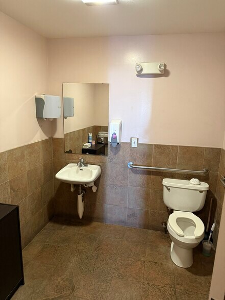 More Photos Of 633-637 Laurel St, San Carlos Restaurant For Lease