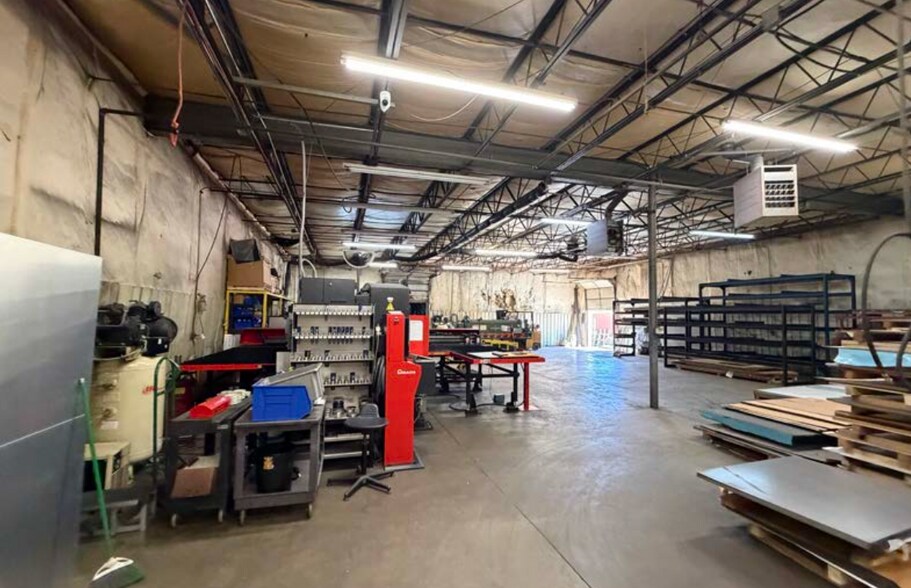 More Photos Of 9059 Sutton Pl, Hamilton Warehouse For Lease