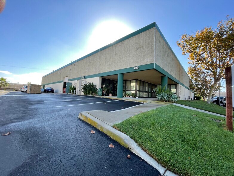 Primary Photo Of 21562-21592 Surveyor Cir, Huntington Beach Warehouse For Lease