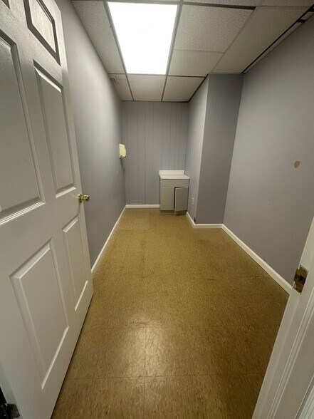 More Photos Of 1804 Oak Tree Rd, Edison Medical For Lease