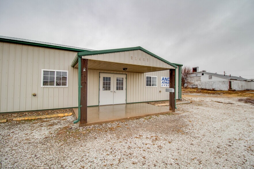 More Photos Of 22987 Cherry Ln, Jerseyville Storefront For Sale