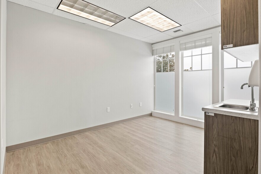 More Photos Of 350 Miller St SE, Salem Office For Sale