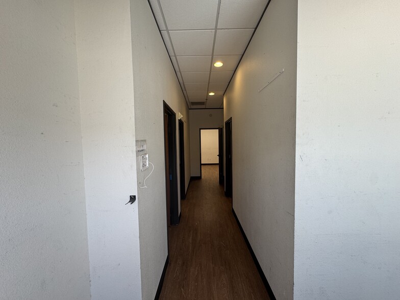 More Photos Of 1050 Meadows Dr, Round Rock Light Distribution For Lease