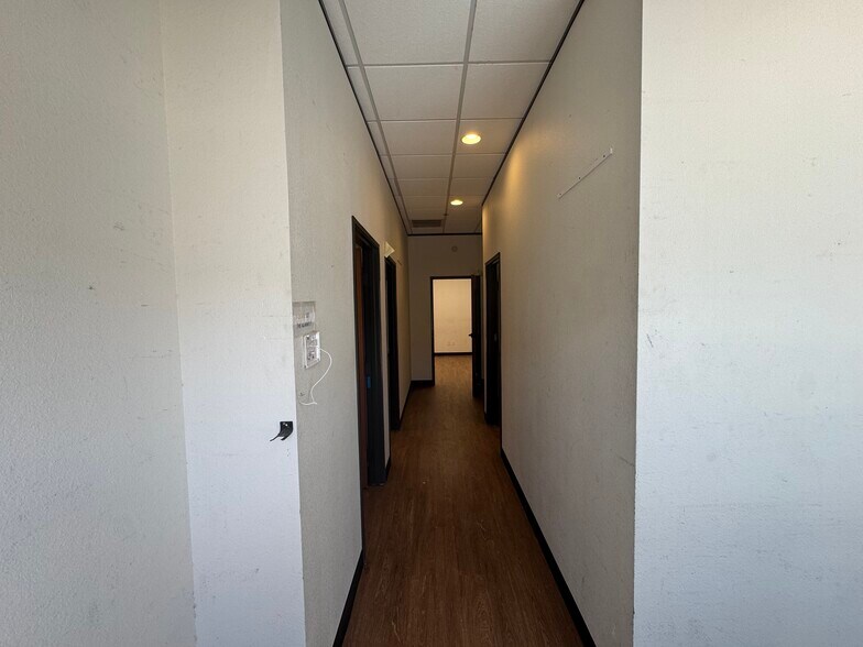 More Photos Of 1050 Meadows Dr, Round Rock Light Distribution For Lease