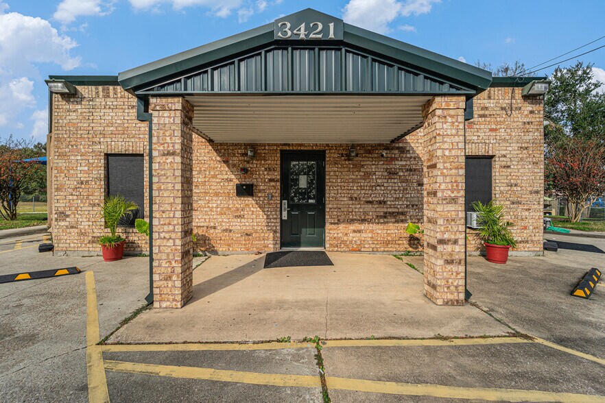 More Photos Of 3421 E Walnut St, Pearland Daycare Center For Sale