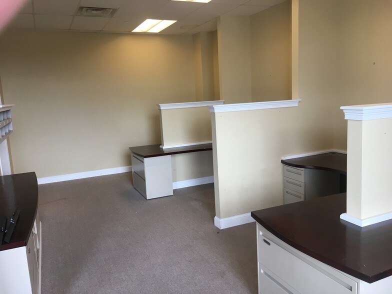 More Photos Of 61 Commerce Way, Plymouth Storefront Retail Office For Lease