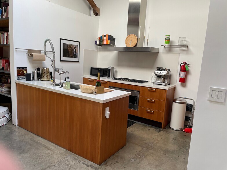 More Photos Of 612-624 Hampton Dr, Venice Loft Creative Space For Lease