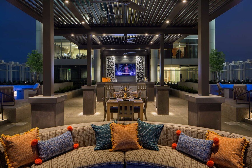 More Photos Of 3455 Peachtree Rd NE, Atlanta Office For Lease