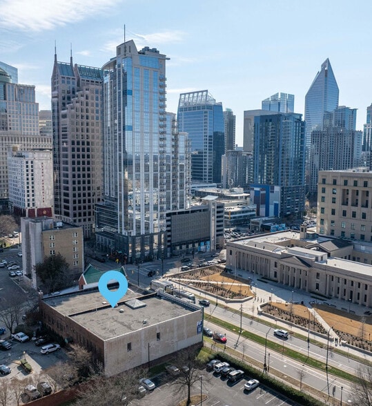 More Photos Of 402 W Trade St, Charlotte Office For Lease