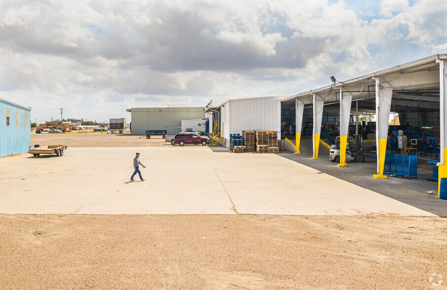 More Photos Of 2300 Vo Tech Dr, Weslaco Distribution For Lease