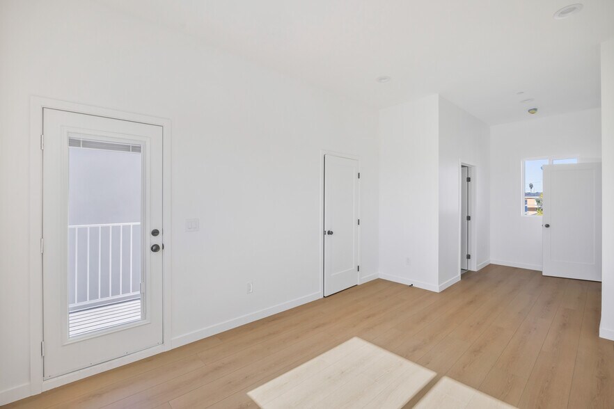 More Photos Of 10905 Dalerose Ave, Inglewood Multifamily For Sale