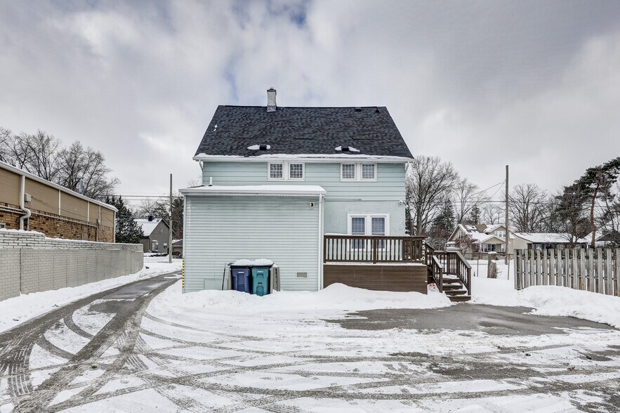 More Photos Of 2520 Rochester Rd, Royal Oak Office For Lease