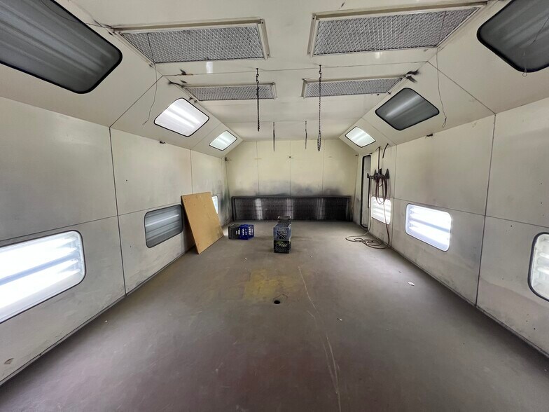 More Photos Of 202 N. Sixth St, Altamont Industrial For Sale