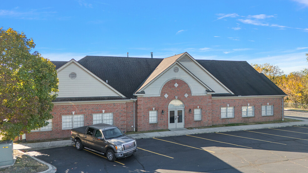 Primary Photo Of 36015 Utica Rd, Clinton Township Medical For Lease