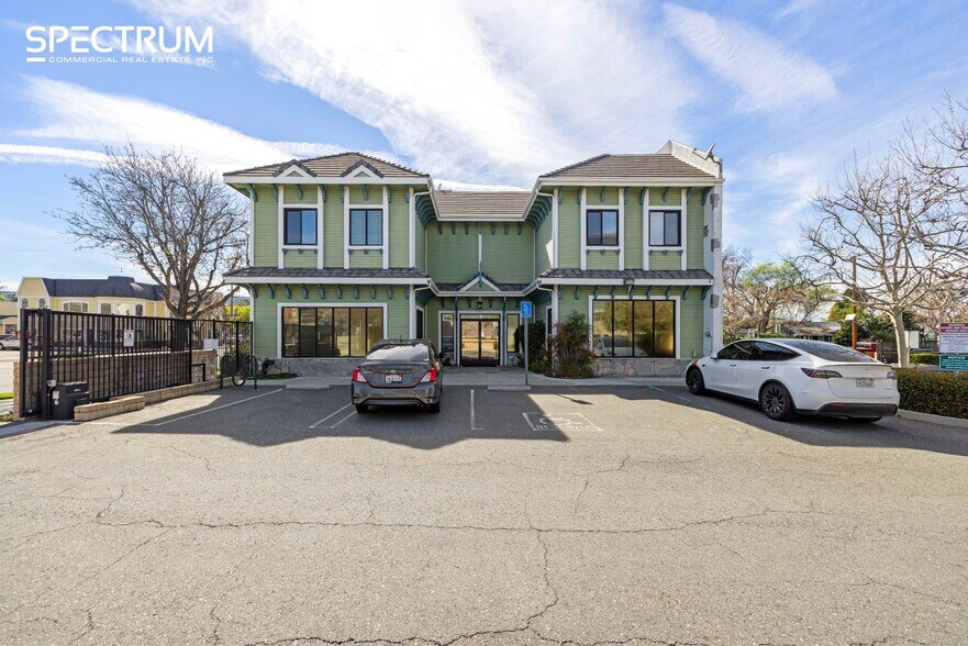 More Photos Of 22621 Lyons Ave, Santa Clarita Medical For Sale