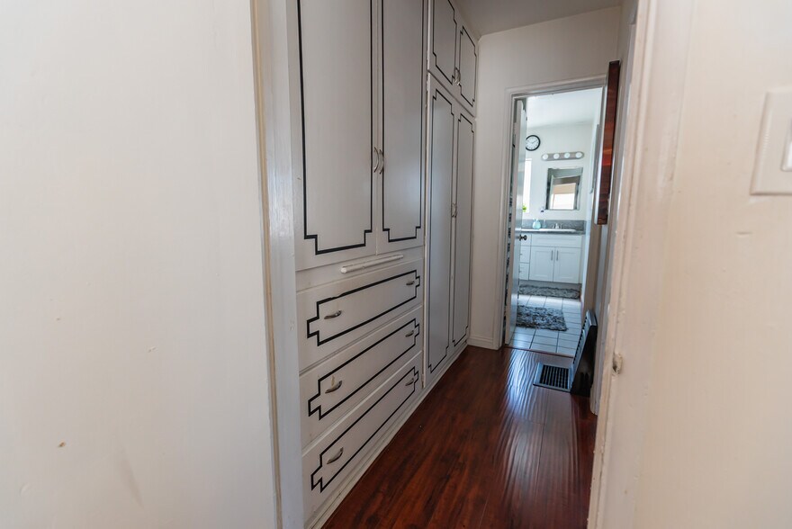 More Photos Of 11852 Chandler Blvd, Valley Village Apartments For Sale