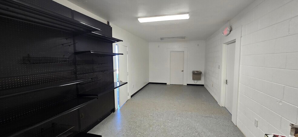 More Photos Of 6109 S I 35 Service Rd, Oklahoma City Flex For Lease