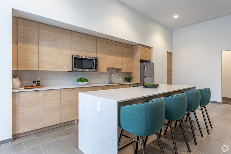 More Photos Of 11130 86 Av NW, Edmonton Apartments For Lease