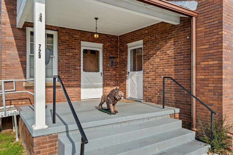 More Photos Of 729 Mason St, Milton Office For Sale