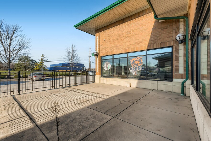 More Photos Of 11845 Southwest Hwy, Palos Heights Unknown For Lease