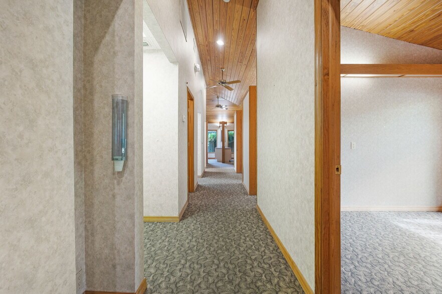 More Photos Of 1701 66th St N, Saint Petersburg Medical For Sale