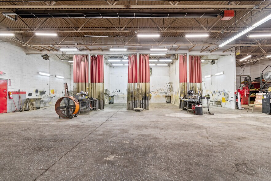 More Photos Of 60 Williams St, Grand River Warehouse For Sale