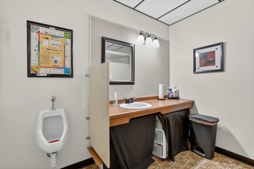 More Photos Of 819 Central Ave, Great Falls Office For Sale
