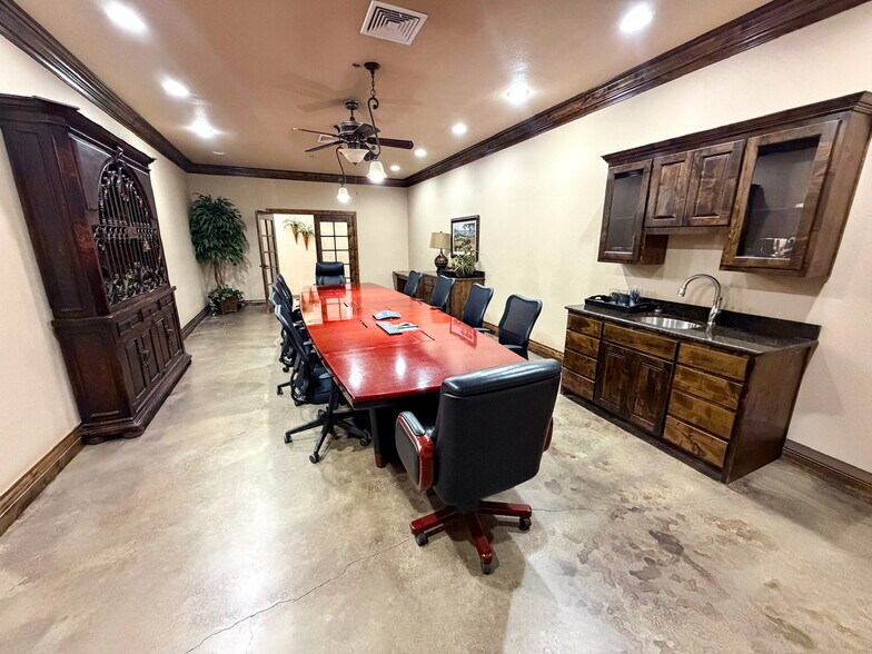 More Photos Of 1010 S FM 1788, Midland Service For Lease