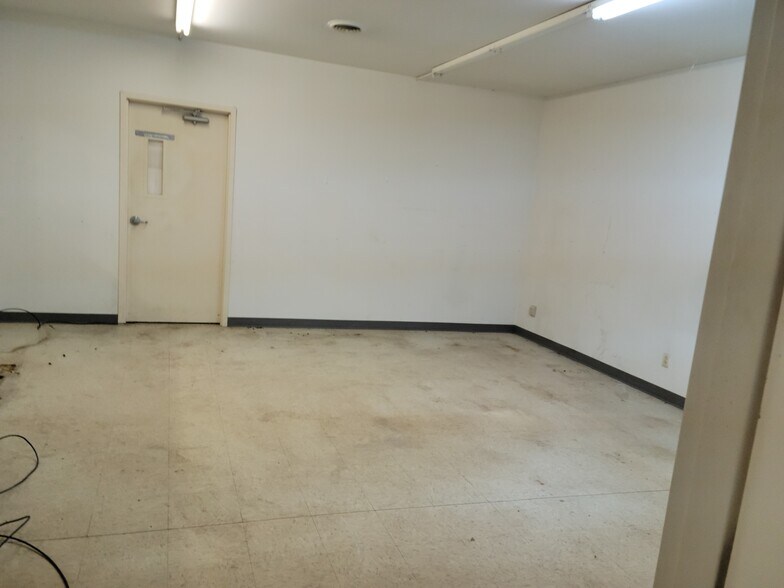 More Photos Of 229-263 S Salem Warren Rd, North Jackson Unknown For Lease